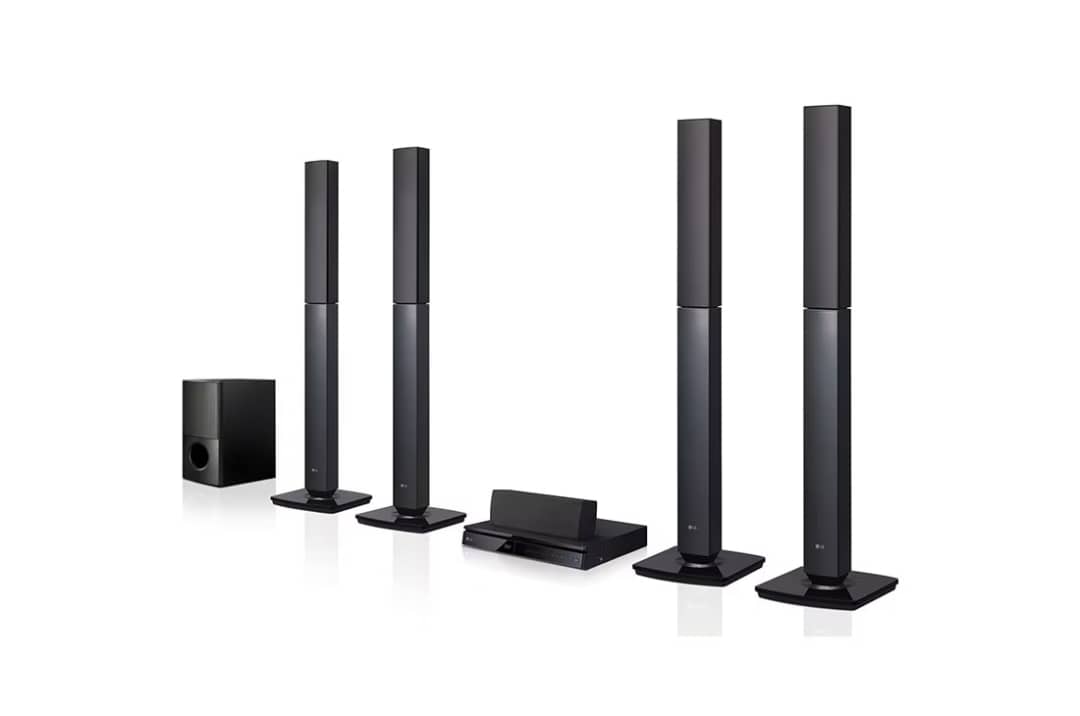 Système Home Cinéma doté d’une puissance de sortie de 330 W, de 5.1 canaux, de Haut-parleurs Jersey, d’un caisson de basses Front Firing 5.1 Canaux et 330 Watts Un caisson de basses front firing Lecture DVD/CD CH 5.1 PUISSANCE DE SORTIE TOTALE 330 W THD 10 % – Avant G/D 42 W x 2 (3Ω : sat / 4Ω : Caisson de basses) – Centre 42W (3Ω : sat / 4Ω : Caisson de basses) – Surround G/D 42 W x 2 (3Ω : sat / 4Ω : Caisson de basses) – Caisson de basses 120 W (Passif)
